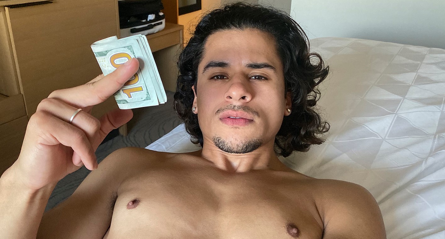 Long Hair Muscle Porn - Long Hair Latino Gets Fucked For Cash - Gay Porn