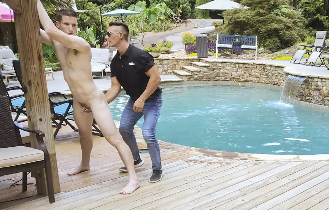 1124px x 720px - Security guard having fun with trespasser by the pool - Gay Porn