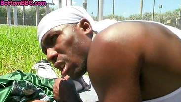 Ebony bottom fucked by muscled white top in public outdoor