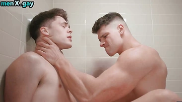 Straight jock banged by muscular plumber after bath