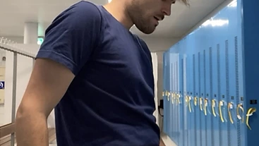 wank i a locker room