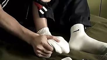 Stunning jock Gregory playing with toes and unloading hard