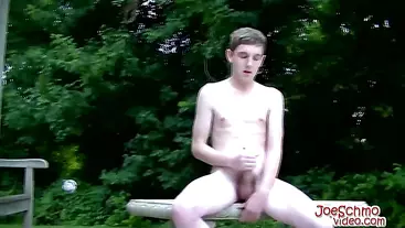 Unshaved white dude likes to masturbate while on the porch