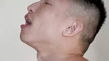 Asian hunk fucks his Asian jock friend while blindfolded