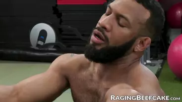 Interracial anal sex with bearded muscular hunks at the gym