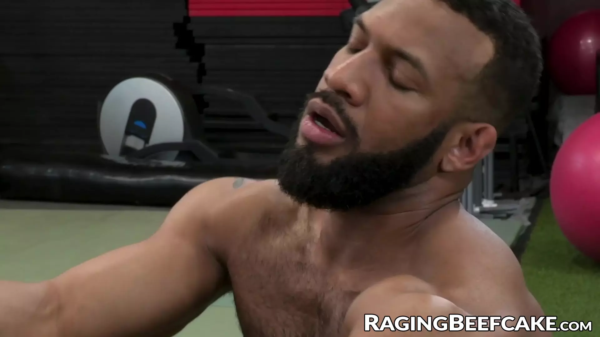 Interracial Anal Sex With Bearded Muscular Hunks At The Gym - Gay Porn