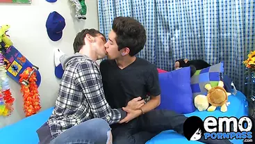 Kinky twink seduces his partner into fucking his tight ass