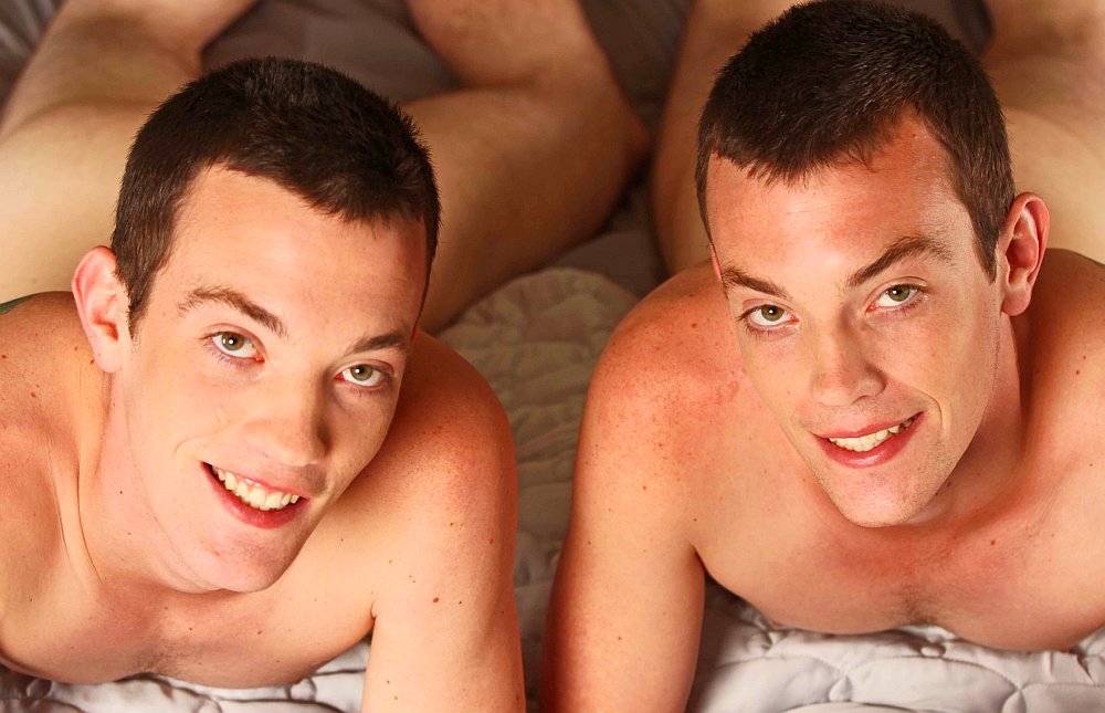 Identical twin brothers jerking off together on the bed - porno gay.